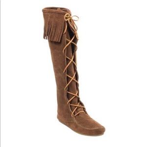 Minnetonka Moccasin Lace Up Boots 8